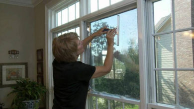 Фото - Как наклеить солнцезащитную плёнку на окна: инструкция по оклейке стеклопакета